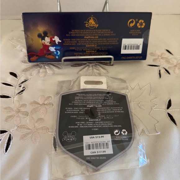 Disney Fantasia 80th Anniversary Key & Pin Set - Picture 2 of 4